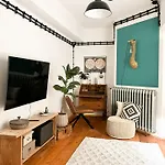 Daire Cozy Art Experience: The Quiet & Relaxing Escape *