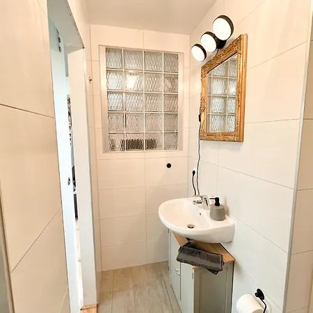 Cozy Art Experience: The Quiet & Relaxing Escape Дрезден