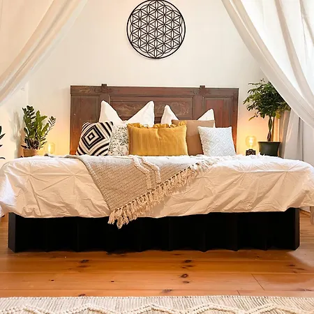 Cozy Art Experience: The Quiet & Relaxing Escape Daire *