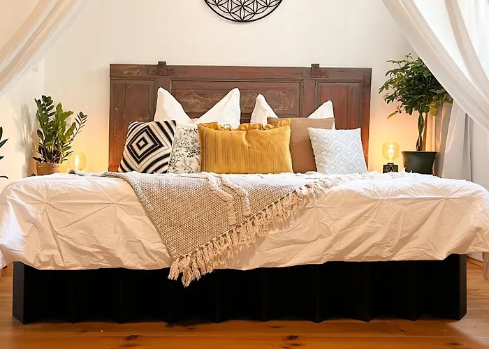 Cozy Art Experience: The Quiet & Relaxing Escape Daire *